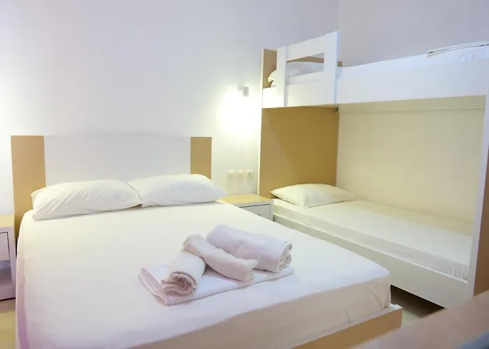 Unique Aparthotel 3*