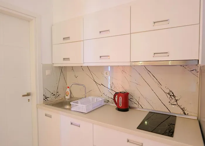 Unique Aparthotel 3*