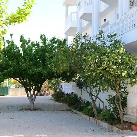 Unique Aparthotel Ksamil