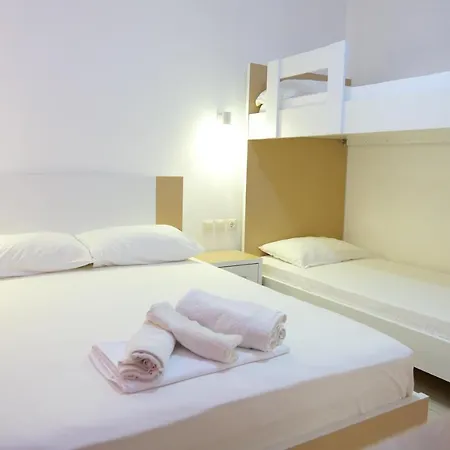 Unique Aparthotel 3*