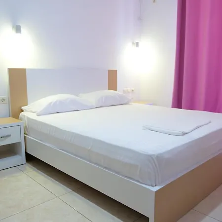 Unique Aparthotel 3*