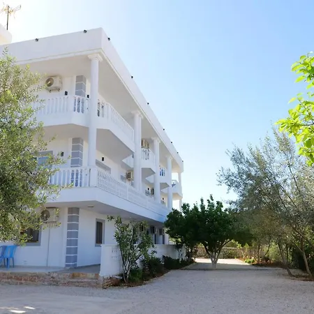 Unique Aparthotel 3*